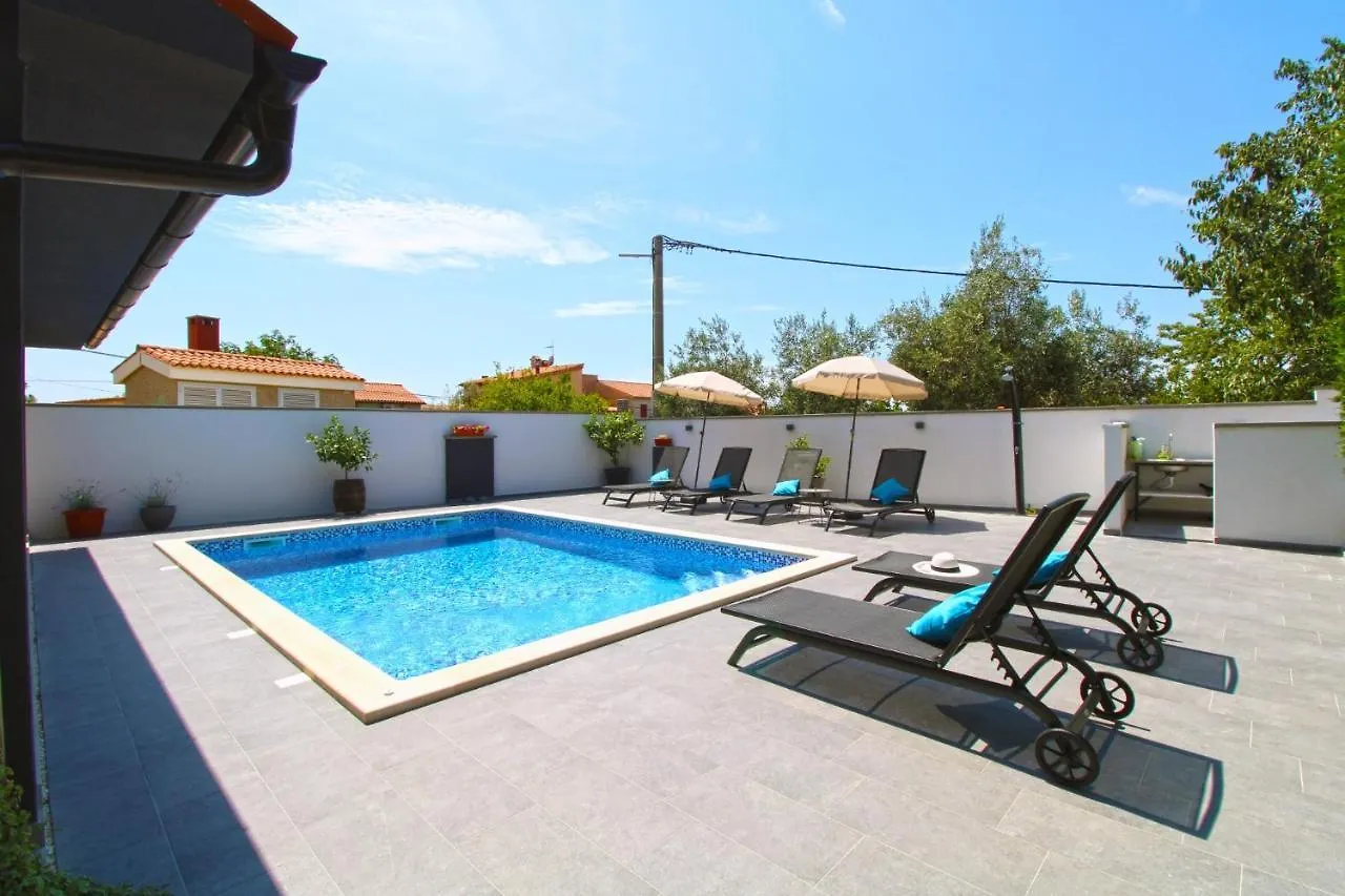 Family Friendly House With A Swimming Pool Galizana, Fazana - 20593 Villa Galizana