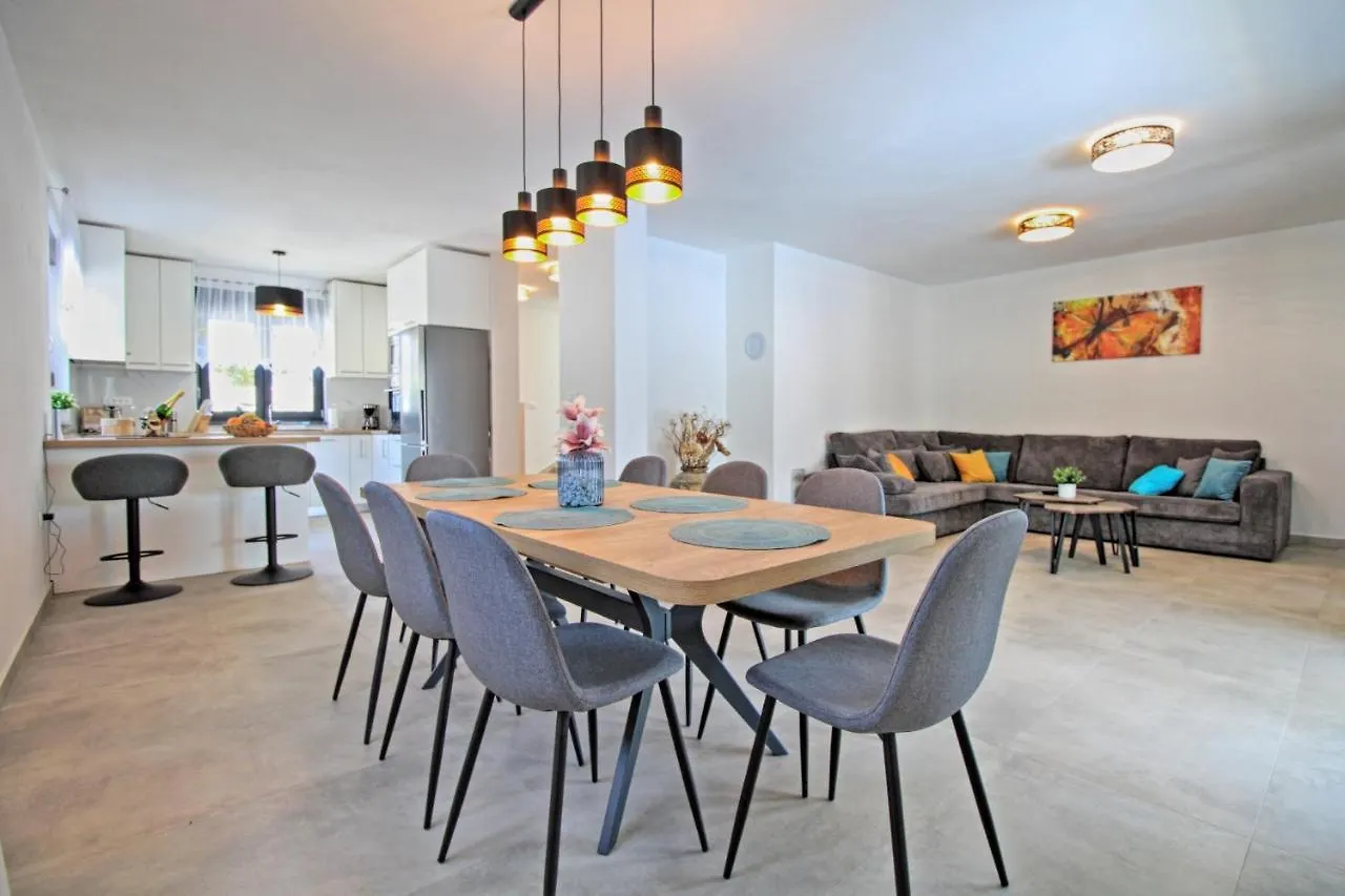 Family Friendly House With A Swimming Pool Galizana, Fazana - 20593 Villa Holiday home Galizana